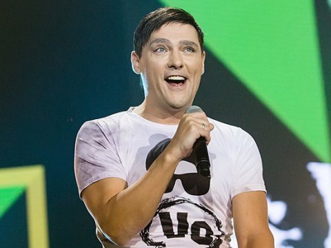 Məşhur müğənni ürəktutmasından öldü