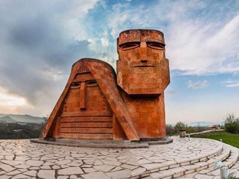 Erməni deputatlar Qarabağa qanunsuz səfər etdilər - Separatçılar qızışdırılır