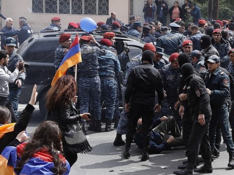 Ermənistan müxalifəti tükənir - Paşinyan rəqiblərini üstələyir