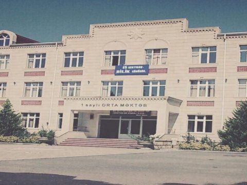 Şagirdlərə dini mahnı oxutduran müəllim CƏZALANDIRILDI