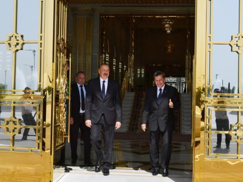 İlham Əliyev Türkmənistana getdi - YENİLƏNİB