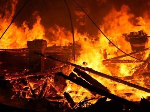 Bakıdakı yanğında əkiz bacılar öldü, 5 yaralı var