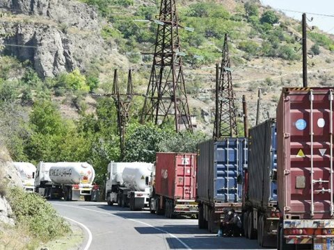 İran yük maşınlarının Gorus-Qafan yolunda hərəkəti bərpa olunub