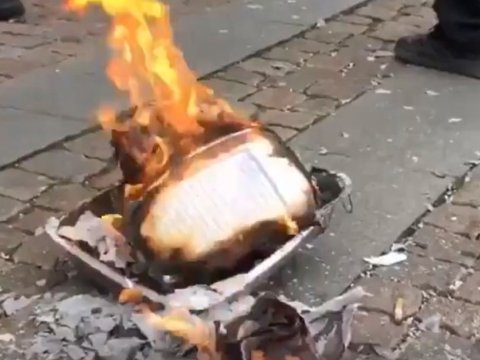 Məscidin yanında Quranı yandırdılar – Sonra qəzaya düşdülər