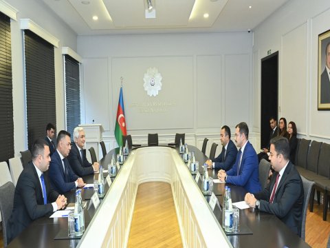 Azad edilən ərazilərdə təhsil müəssisələrinə 1000 kompüter ianə edidi