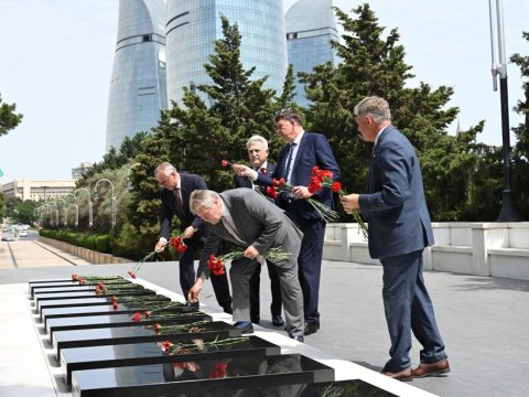 Litvalı parlamentarilər Şəhidlər xiyabanını ziyarət ediblər