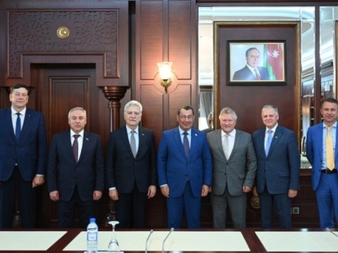 Parlamendə Latviya-Azərbaycan əlaqələri müzakirə edildi