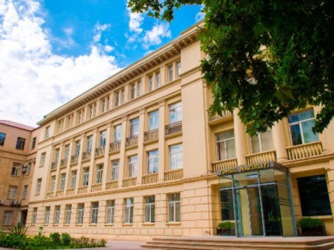 Təhsil Nazirliyindən döyülən məktəbli qızla bağlı AÇIQLAMA 