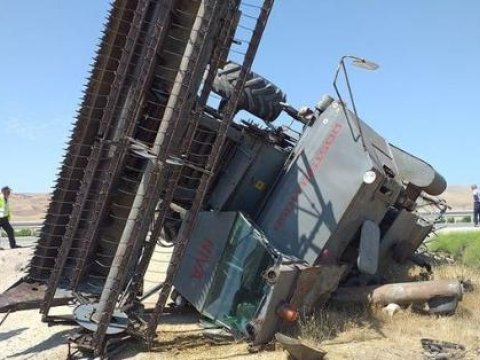 Laçında kombayn aşıb - Ölənlər var