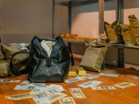 Vağzalda içində 20 mindən çox pul olan çanta oğurlandı