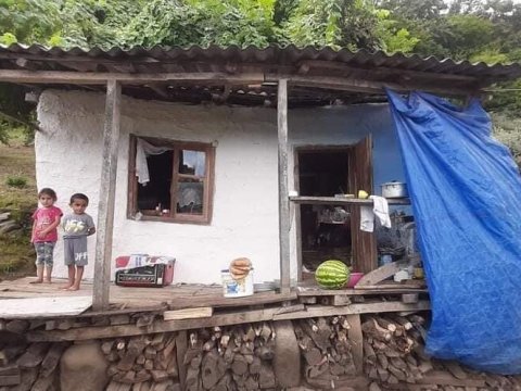 3 medallı qazi bu evdə yaşayır - FOTO