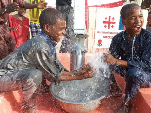 Afrikada yeni su quyusuna Borçalı adı verilib - VİDEO