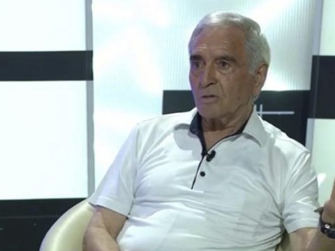 Xalq artisti söyüşə görə xanımından boşanıb