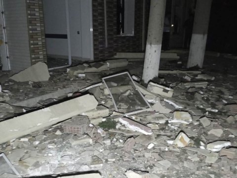 Partlayış olan binanın sakinləri təxliyə edildi