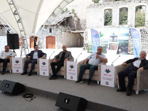 Diplomatlar Şuşada diaspor gəncləri ilə görüşdülər