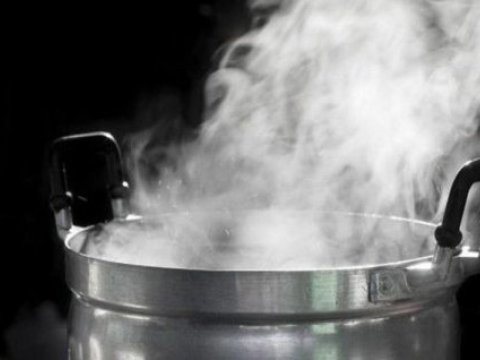 5 yaşlı qız qaynar suda yandı