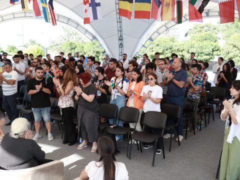 Diaspor gəncləri Şuşada şəhid ailələri və qazilərlə görüşüb