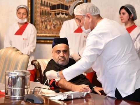 Allahşükür Paşazadə qan verdi