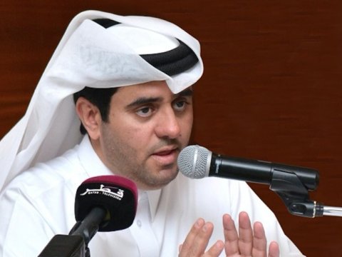 Diplomat konfransda çıxışı zamanı öldü - VİDEO