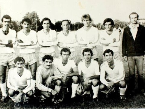 Bir şəklin tarixçəsi: “Qarabağ”a baş məşqçilik etmiş MİLLİ QƏHRƏMAN