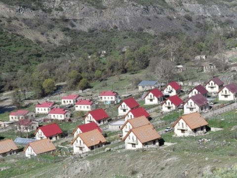 Laçındakı ermənilər: “Müsəlmanlar erməni evlərində yaşamazlar, onları yandırmaq mənasızdır”