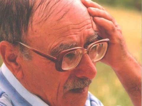 İçində bir uşaqlıq olan şair Ağasəfa