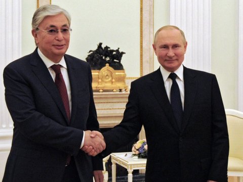 Tokayev Putinlə görüşmək üçün Soçiyə gedir