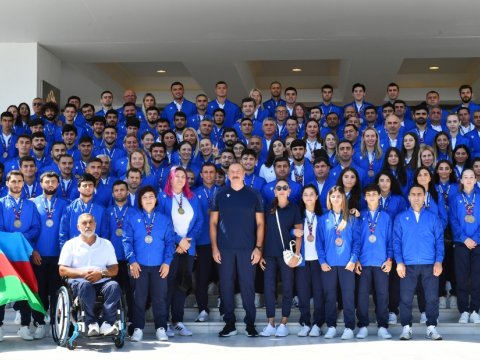 Prezident və birinci xanım idmançılarla görüşdü - YENİLƏNİB