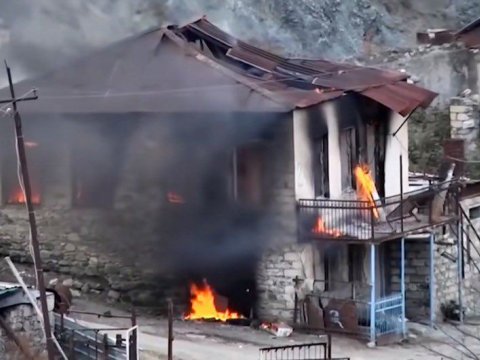 Xaricdəki azərbaycanlılardan Laçının yandırılmasına ETİRAZ 