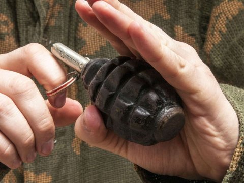 Boşandığı arvadını görmək üçün evdə qumbara partlatdı 