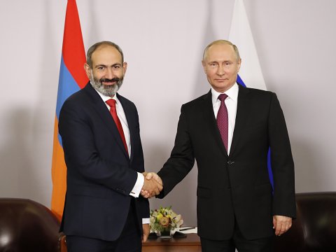 Putin Paşinyanla Qarabağı müzakirə etdi