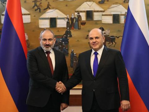 Paşinyan Mişustinlə görüşüb 