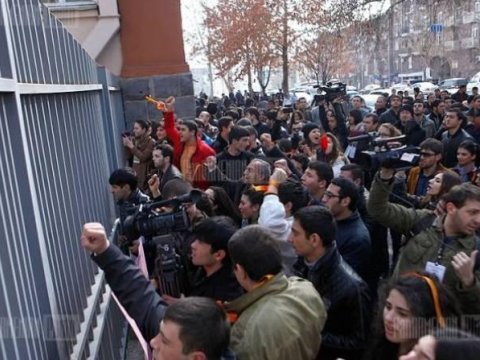 Paşinyana qarşı yenidən etiraz aksiyaları başlayır