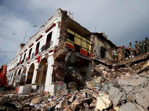 İndoneziyada güclü zəlzələ oldu