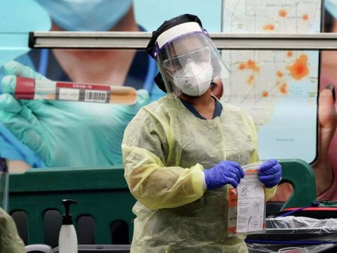 ABŞ-da pulsuz testlər yığışdırılır