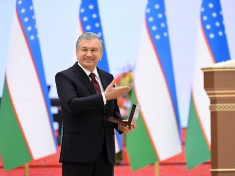 Özbəkistan Prezidenti azərbaycanlı müğənni və alimləri mükafatlandırdı - ADLAR