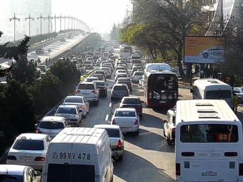 Bakıda 93 avtobus gecikir