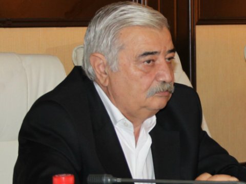 30 ilin müəllimi niyə imtahan verməlidir? - Sabiq nazirdən etiraz