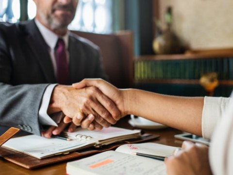 Peşəkarlıq, yoxsa tanışlıq... - Azərbaycanda kimlər daha tez iş tapır?