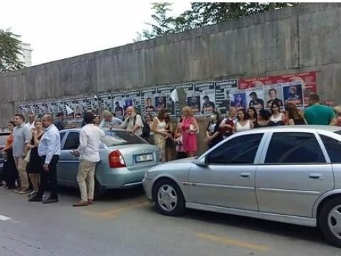 Türkiyədə ard-arda 2 zəlzələ - İnsanlar küçələrə axışdı