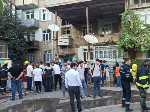 Gəncədə yanğın - 20 nəfər təxliyə olundu