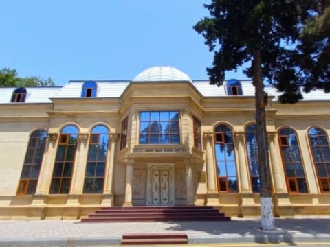 Nazirlik direktorun qovulmasını ARAŞDIRIR