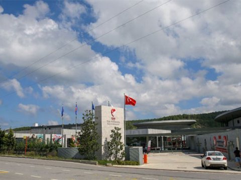 Futbol Federasiyasına silahlı hücum edildi 