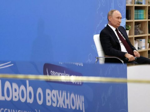 Mən hələ də öz üzərimdə çalışmalıyam - Putin 