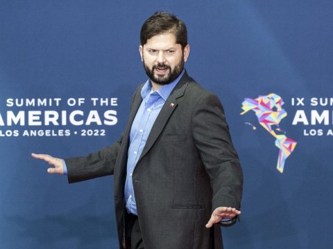 Çilidə prezidentin qardaşını döydülər