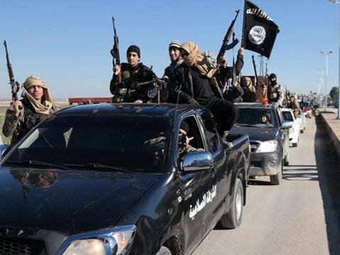 Terrorçular yardım daşıyan 18 nəfəri öldürdü