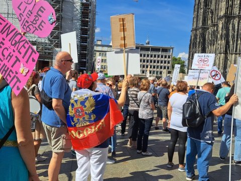 Ruslar Almaniyada etiraz aksiyası keçirdi