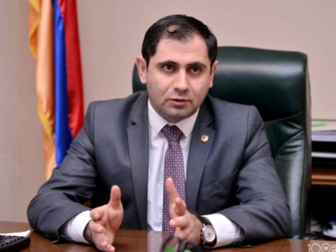 Ermənistan müdafiə naziri Amerikaya getdi