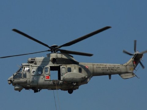 Türkiyə helikopteri qəza enişi etdi - Ölən var