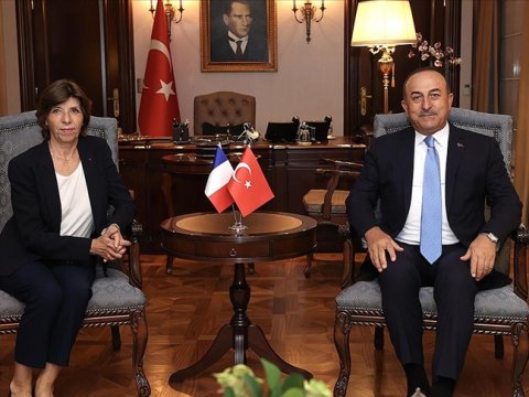 Çavuşoğlu fransalı həmkarı ilə görüşüb
